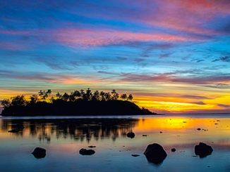 Image of sunrise at Muri Lagoon, Rarotonga, Cook Islands using the Golden Ratio spiral composition by Sarah Vercoe.