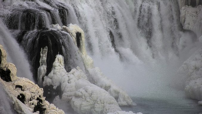 winter-waterfall