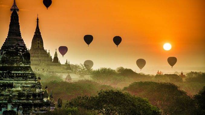 Myanmar - Balloons over Bagan at Dawn. Image by photo tour participant Patricia Pomerleau