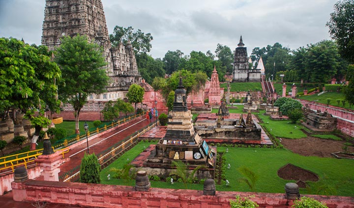 Photo of Mahabodhi Temple grounds, Bodhgaya, India by Nico DeBarmore.