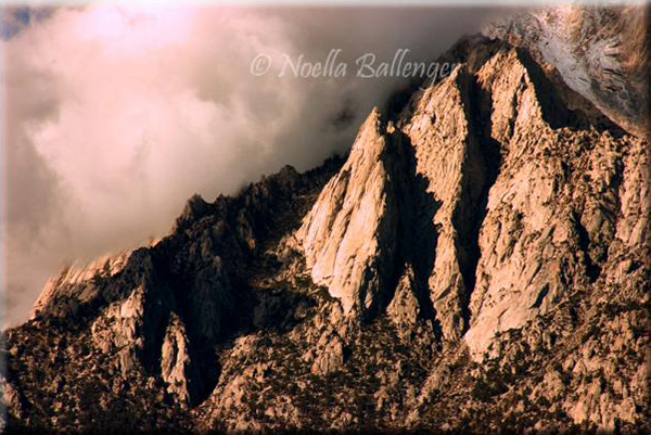 Image of the sharp peaks of the Sierra Nevada Mountains in California by Noella Ballenger.