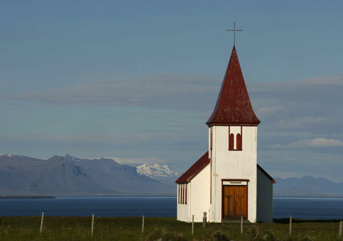 Photo of church in Iceland by Andy Long
