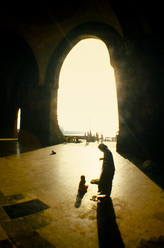 Silhouette photo of woman and child at Bombay Gate, India by Ron Veto