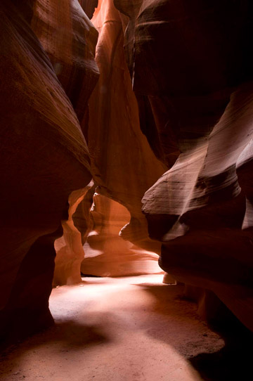 Photo of rock formations in the upper canyon of Antelope Canyon by Piero Leonardi