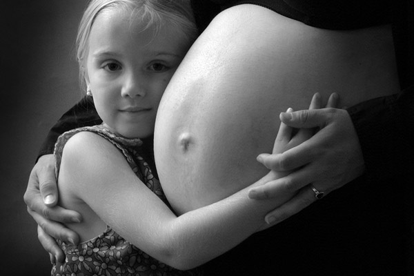 Black and white photo portrait of pregnant mother and daughter by Monica von Stackelberg